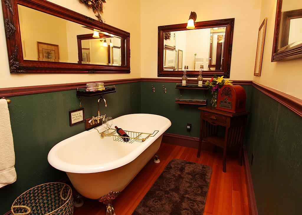The National Hotel 3*